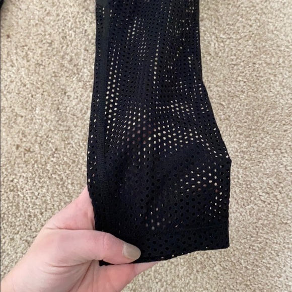 Beyond Yoga black leggings - Picture 2 of 4